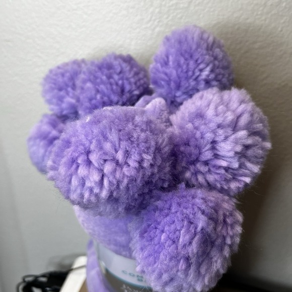 NWT Comfort Bay Pom Pom Throw Fleece Blanket Purple 50" x 60" - Picture 3 of 5